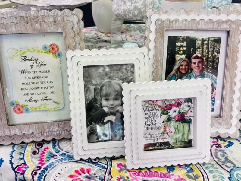 Scalloped picture frames